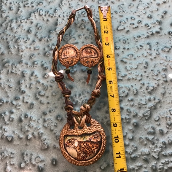 Handcrafted neckpiece with matching pierced earrings - Picture 4 of 4